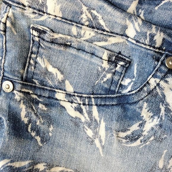 Seven7 Feather Print Skinny Jeans - Picture 6 of 14